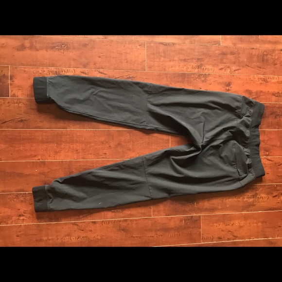 Lululemon ABC Mens Black Jogger *Skinny* fit - Picture 2 of 4